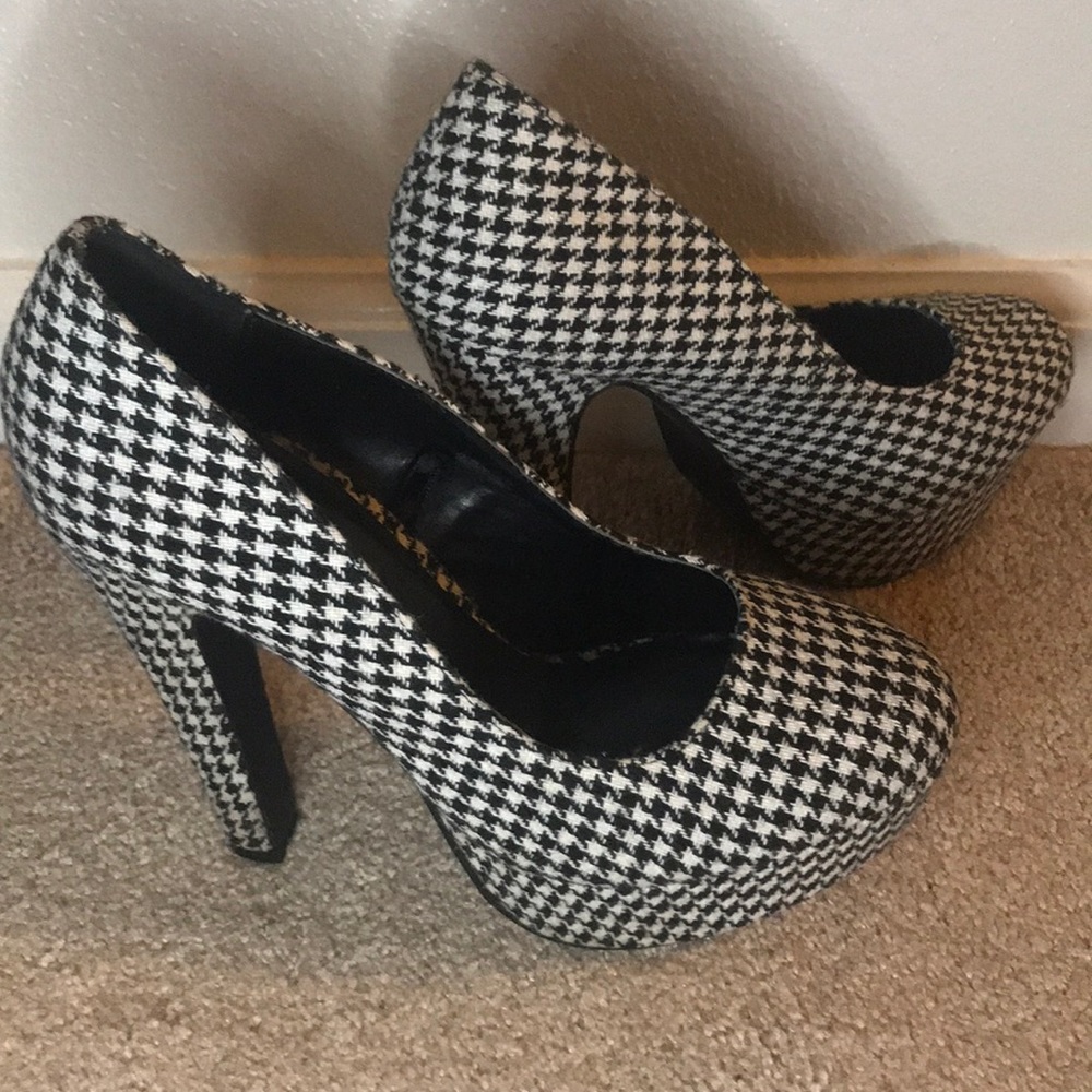 Houndstooth Pumps